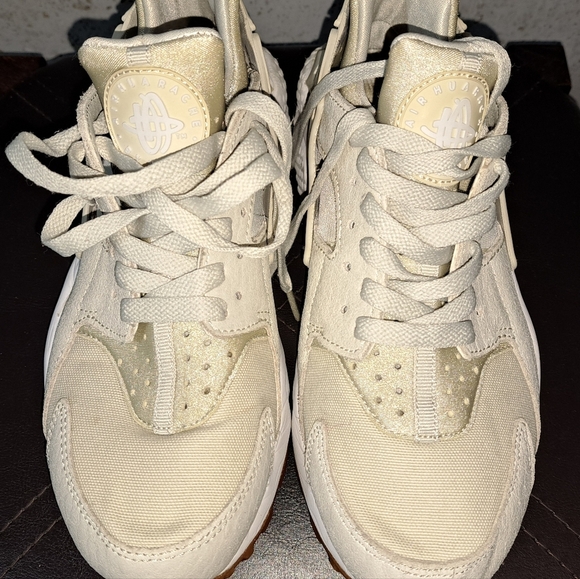 #094 Size U.S. 7.5 Nike Air Huarache in Cream and Beige - Picture 10 of 14